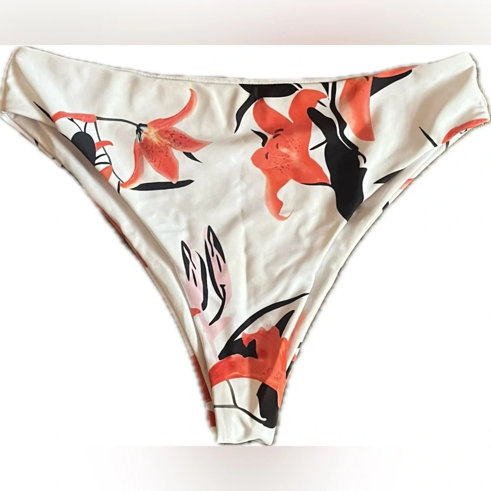 Floral 2 piece Bikini Set with Tie Front Top. Women’s size Large.